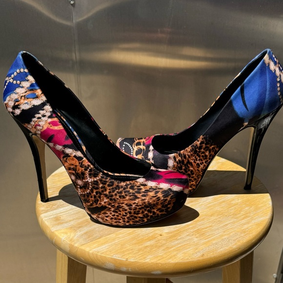 Aldo platform heels size 39 or 8.  Pattern fabric, gloss black stiletto heel. - Picture 2 of 3